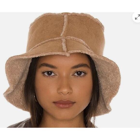 Hat Attack Womens One Size Reversible Faux Shearling Bucket Hat Natural - Picture 1 of 7